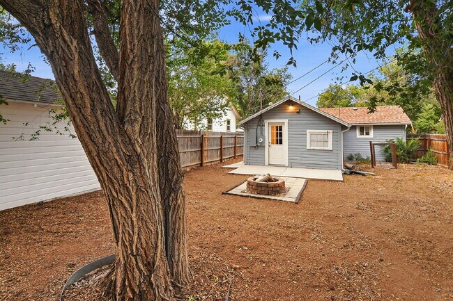Building Photo - $1,595.95 with $250 Cleaning Voucher, 1 Bed - 1 Bath, Single Family Home in Aurora with Private a...