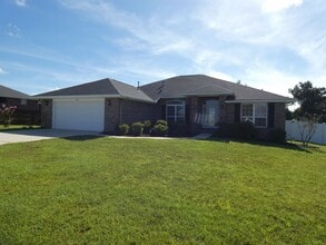 Building Photo - 4bed/3 bath/2 car garage/ 2400 sq ft in Wh...