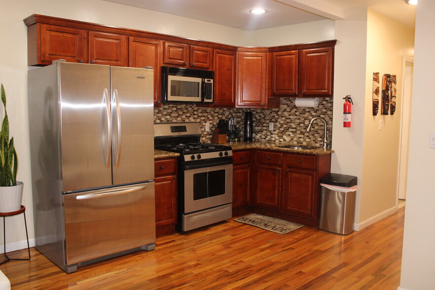 Furnished Kitchen - 30 Willow St