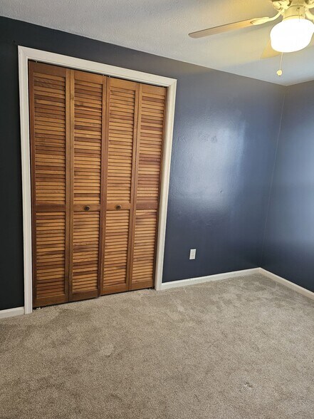 Building Photo - 259 Lakeview Dr