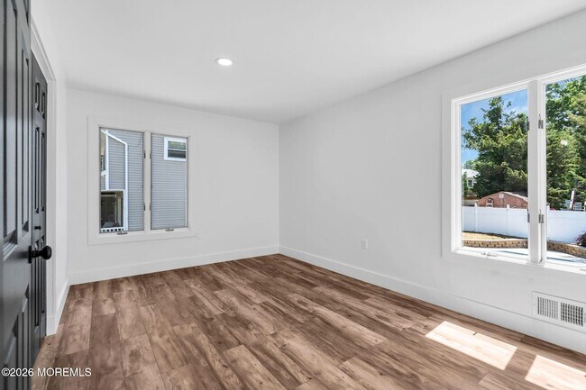 Building Photo - 24 Woodlark Rd