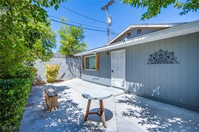 Building Photo - 5009 Evergreen Ave