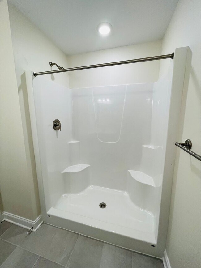 Building Photo - *BRAND NEW!* Townhouse for Rent in Crescen...