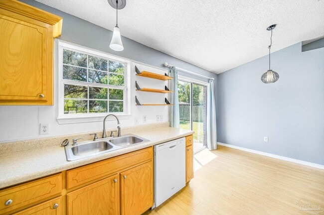 Building Photo - 5899 Gillum Rd