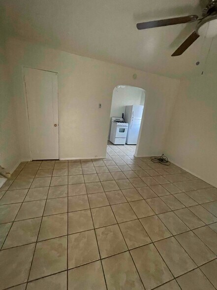 Building Photo - 563 S 1st Ave