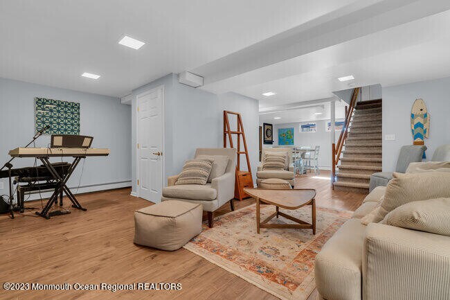 Building Photo - 809 W Lk Dr