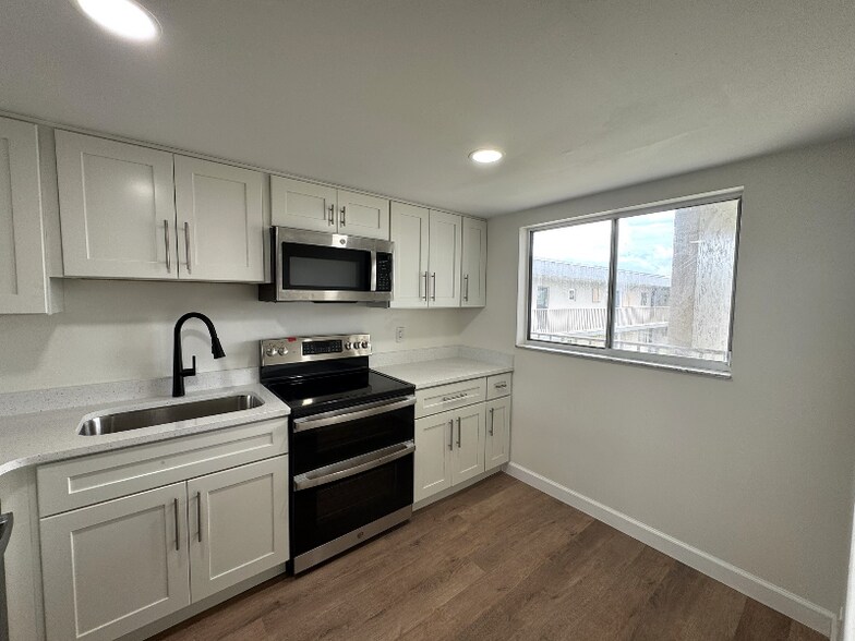 Building Photo - 3001 Thrush Dr