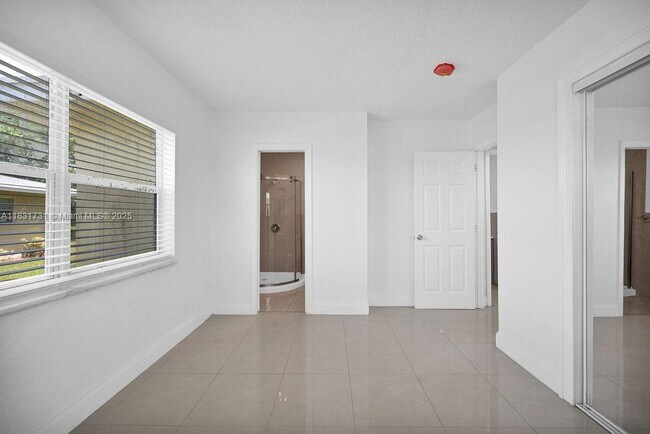 Building Photo - 6947 SW 7th St