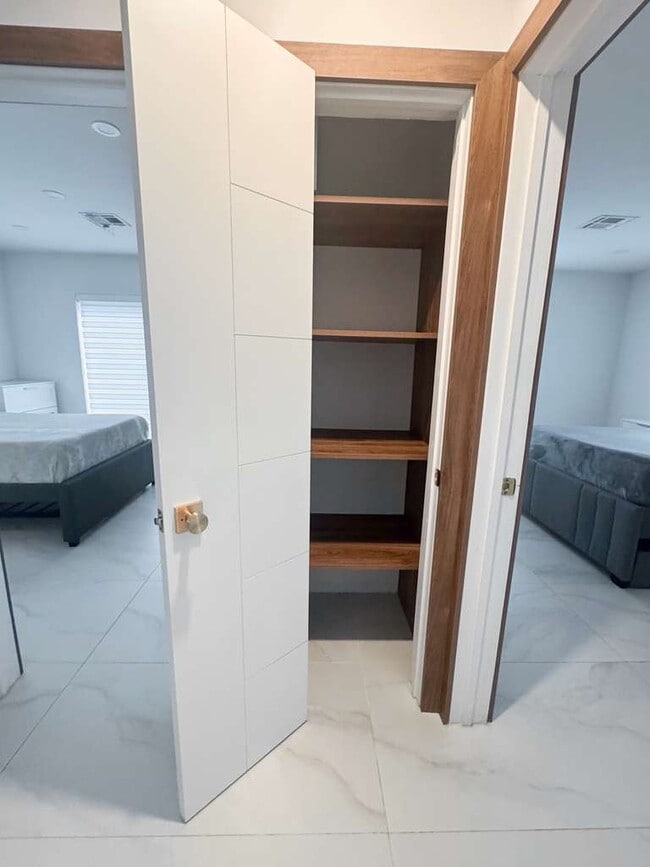 Building Photo - 2216 NW 4th Ave