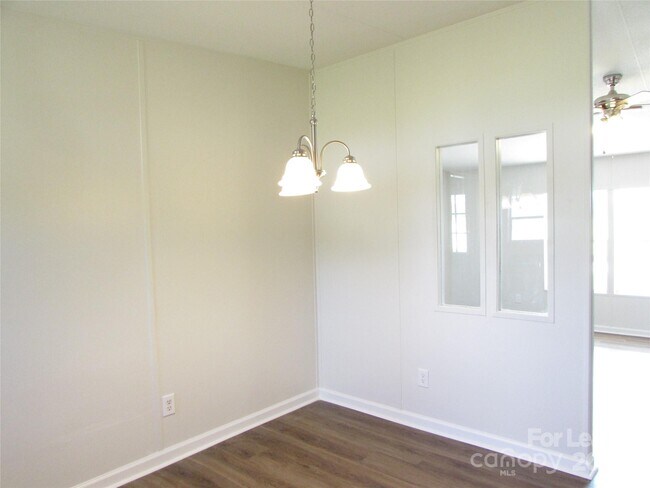 Building Photo - 248 Springway Ln