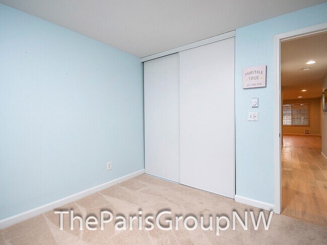 Building Photo - 3br Totem Lake Condo Big Open Flr Plan