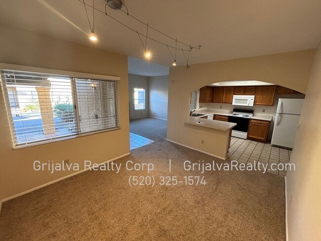 Building Photo - Cute 2 Bedroom, 2 Bath Townhome  *MOVE-IN SPECIAL* (Speedway/Wilmot)