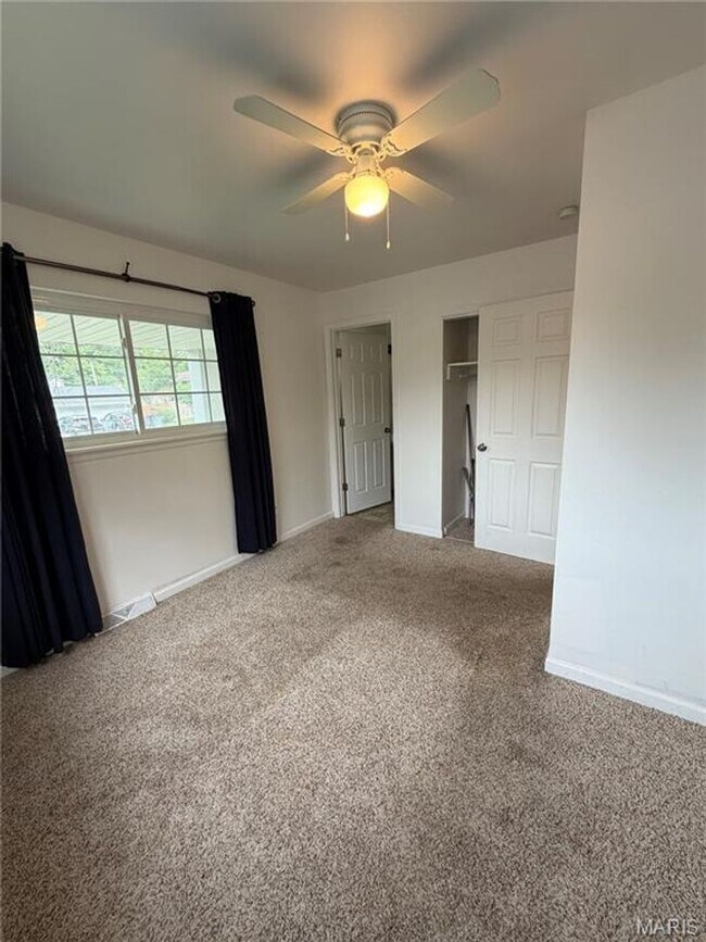 Building Photo - 713 Plaza Dr