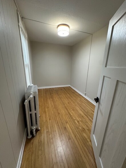 Building Photo - 2527 S Howell Ave