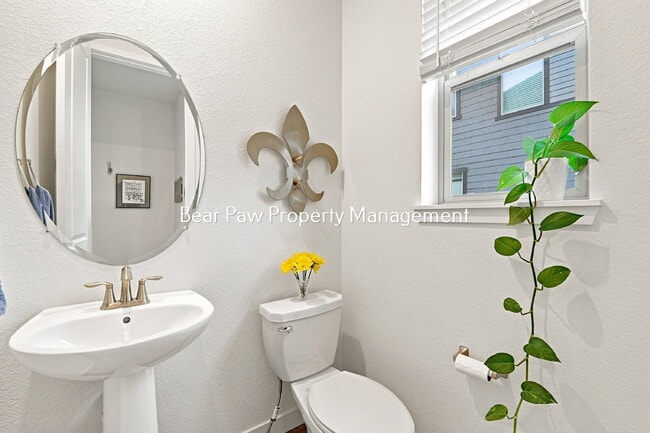 Building Photo - "Discover Spacious Elegant House in Morrison!