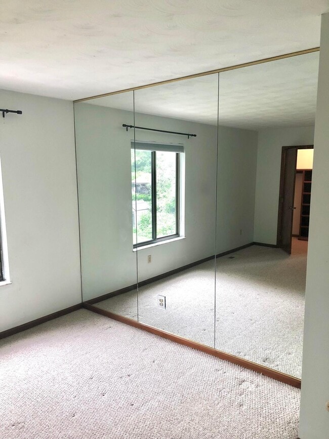 Building Photo - 938 Bluffway Dr