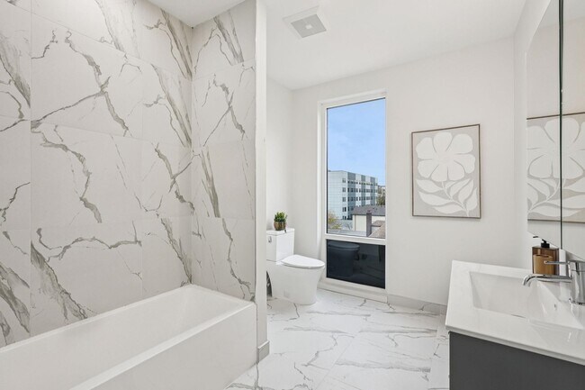 Building Photo - 1 Mallory Ave