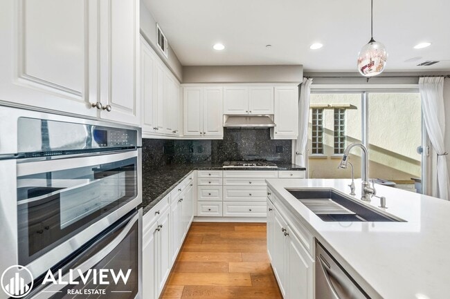 Building Photo - Highly Upgraded 4 Bed, 4.5 Bath Condo Available in Pacific Shores!