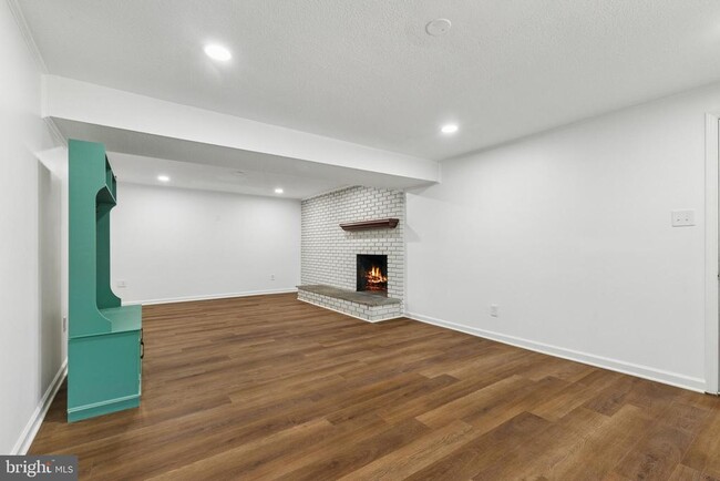 Building Photo - 8326 Briar Creek Dr