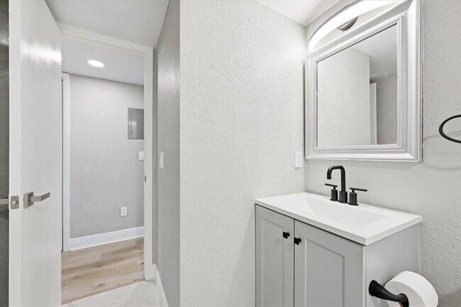 Building Photo - 4810 S Dauphin Ave