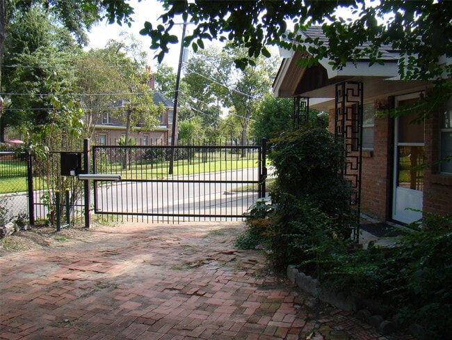 Building Photo - 4628 Roseneath Dr