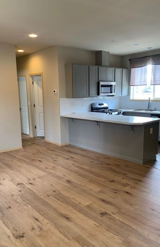 Building Photo - 4  bedroom Pinnacle Peak Home!