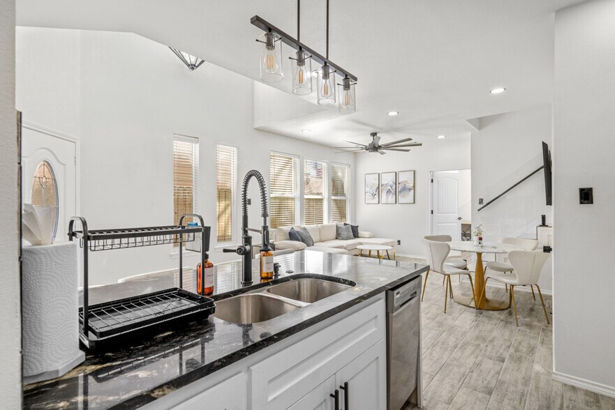 Building Photo - 3518 Dennis St