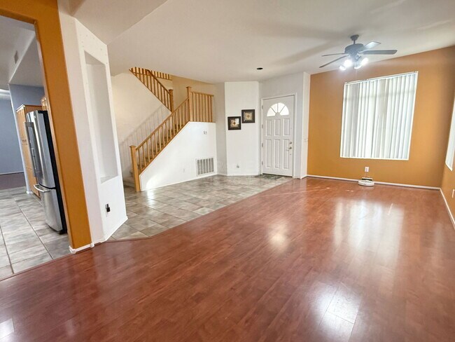 Building Photo - 9786 S La Rosa Dr