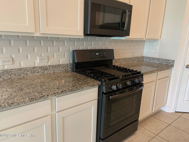 Building Photo - 816 Redtail Ln