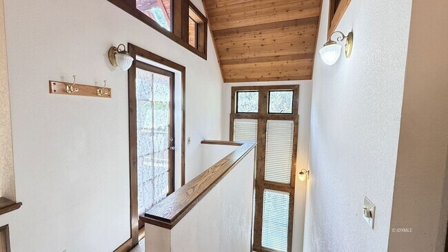 Building Photo - 26720 Robin Dr