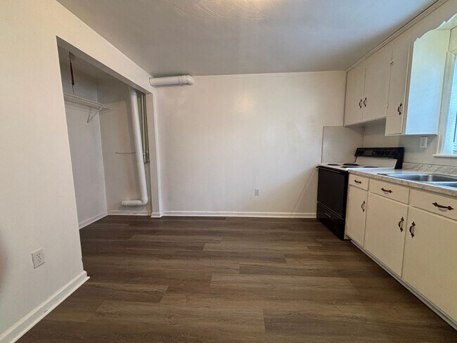 Building Photo - Idlewild Property