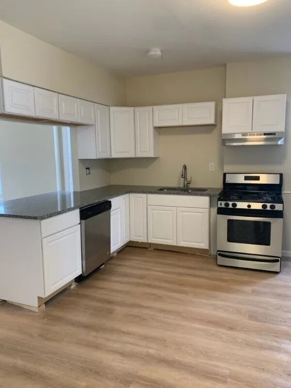 Building Photo - "Charming 3-Bed Oasis at 57 1/2 Saratoga Ave – Spacious 1250 Sq Ft in Waterford, NY!"