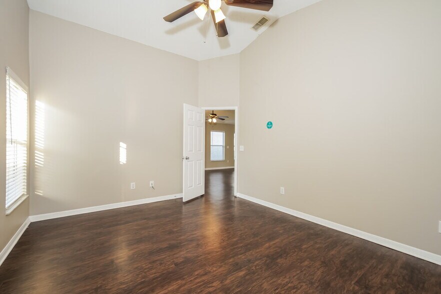 Building Photo - 1207 Whitewood Way