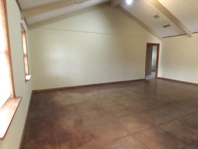 Building Photo - Whitehouse ISD! Spacious 3 Bedroom, 2 Bath...