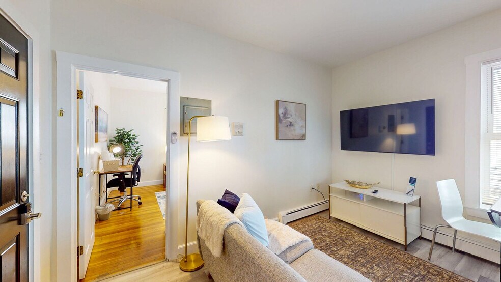Primary Photo - 22 Hews St