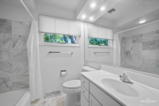 Building Photo - 38W686 Glenview Dr