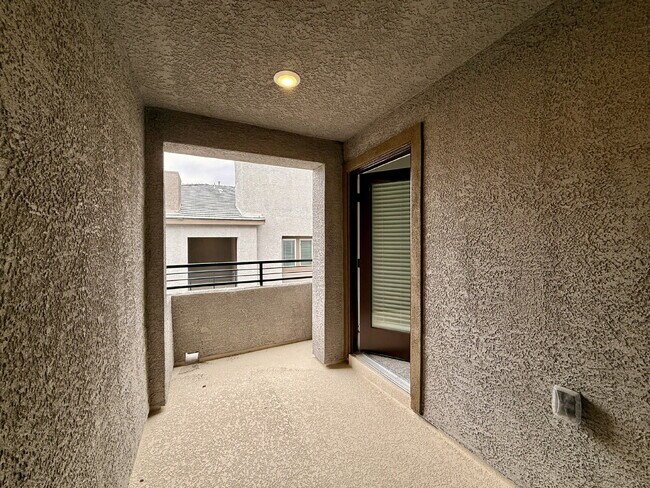 Building Photo - 3 BED 2.5 BATH 2 BALCONY 2 CAR GARAGE TOWNHOUSE IN HENDERSON FOR RENT!!