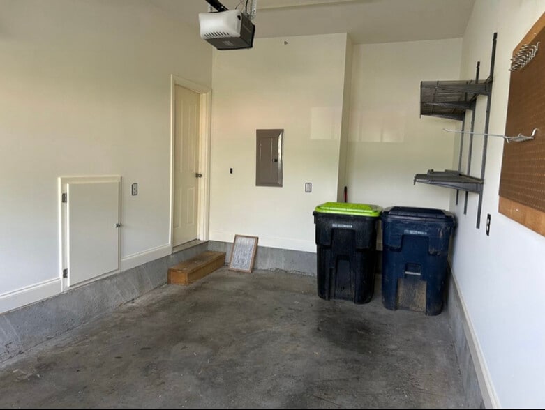 Building Photo - 735 Tulip Grove Rd