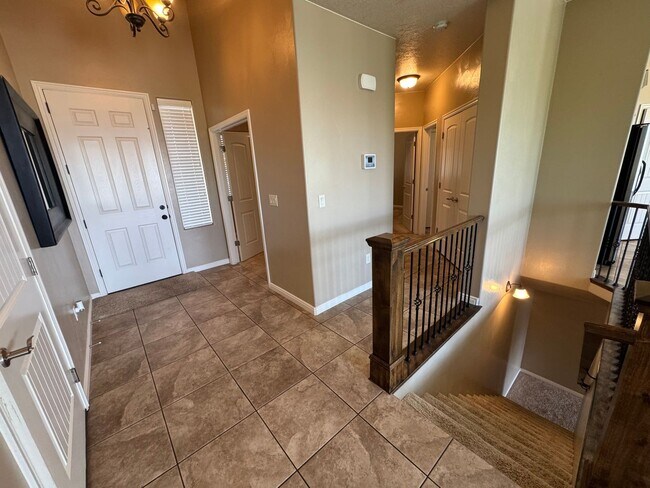 Building Photo - Highly Desirable Lakota Ridge!