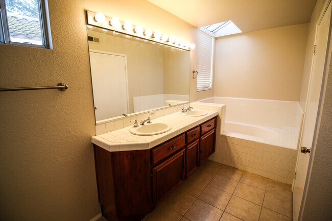 Building Photo - Welcome home to this gorgeous 3-bedroom, 2.5-bath home located in the highly desirable Riverwalk ...