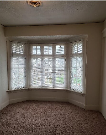 Building Photo - 918 E Locust St