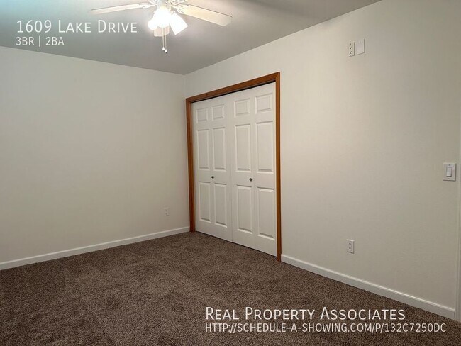 Building Photo - Island Life