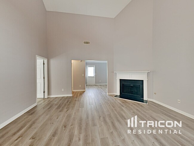 Building Photo - 2605 Thunder Basin Way