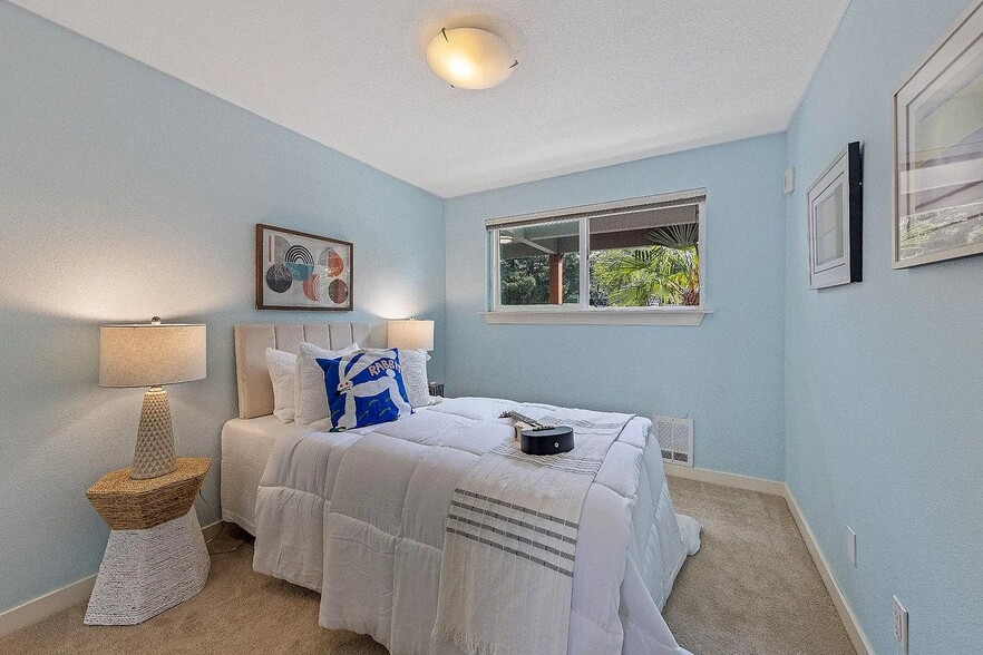 Building Photo - 701 122nd Ave NE