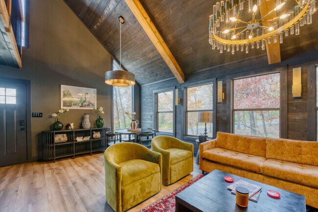 Building Photo - 1780 N Walnut Ave