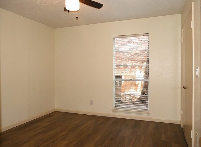 Building Photo - 6429 Bayou Glen Rd