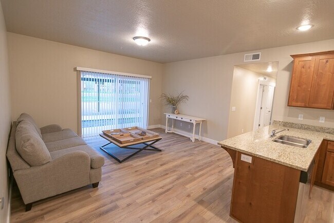 Building Photo - Beautiful Middle Floor Condo in Springville