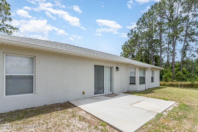 Building Photo - 2208 Ravel Rd SE