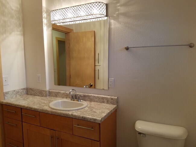 Building Photo - 4 Bedroom house in great CF Location