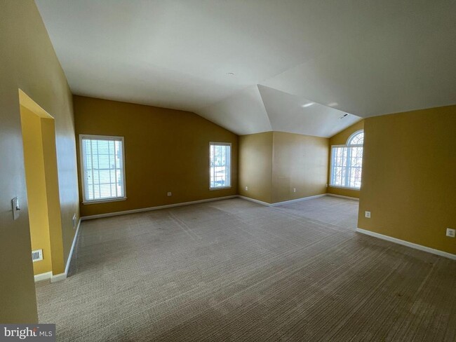 Building Photo - 21330 Meadow Field Ct